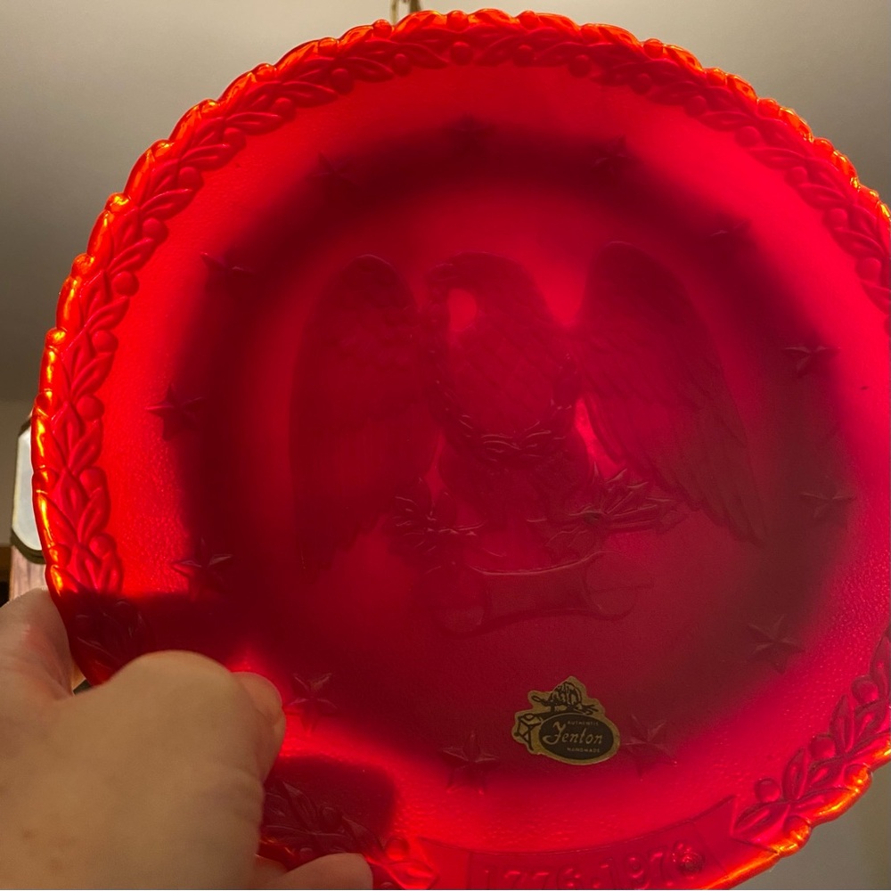 SALE!!! Fenton Red “1976 Bicentennial” collectible Glass Plate-Eagle Design - Picture 4 of 4